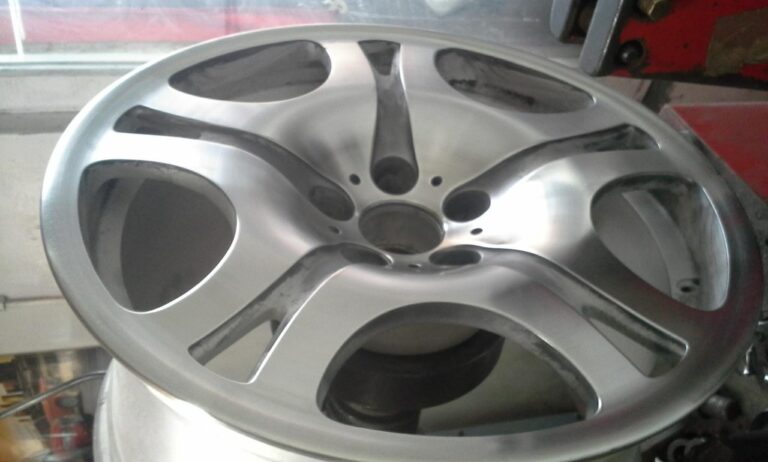 Polerowanie rantów felg