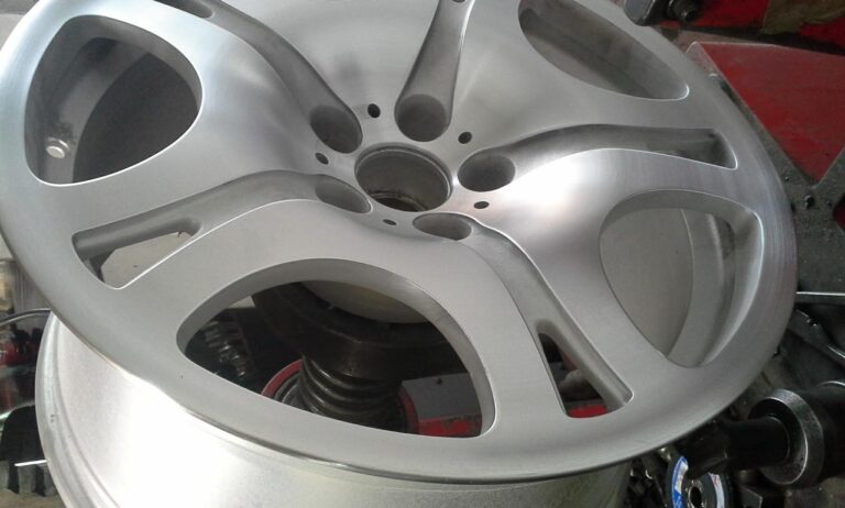 Polerowanie rantów felg