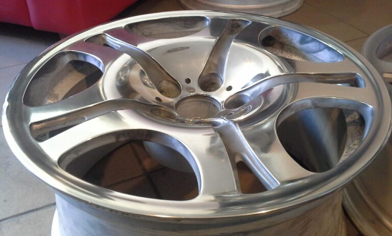 Polerowanie rantów felg